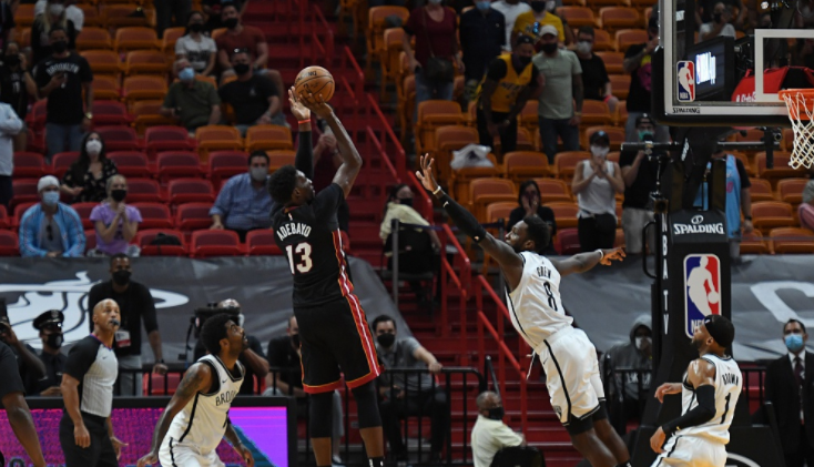  阿德巴约两双热火轻取奇才巩固东部前列位置