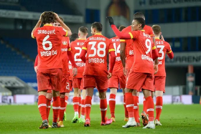  斯图加特,年轻后卫世界波破门憾平勒沃库森